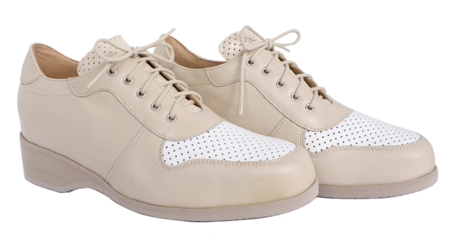 Sneaker femme — cuir écru perforé